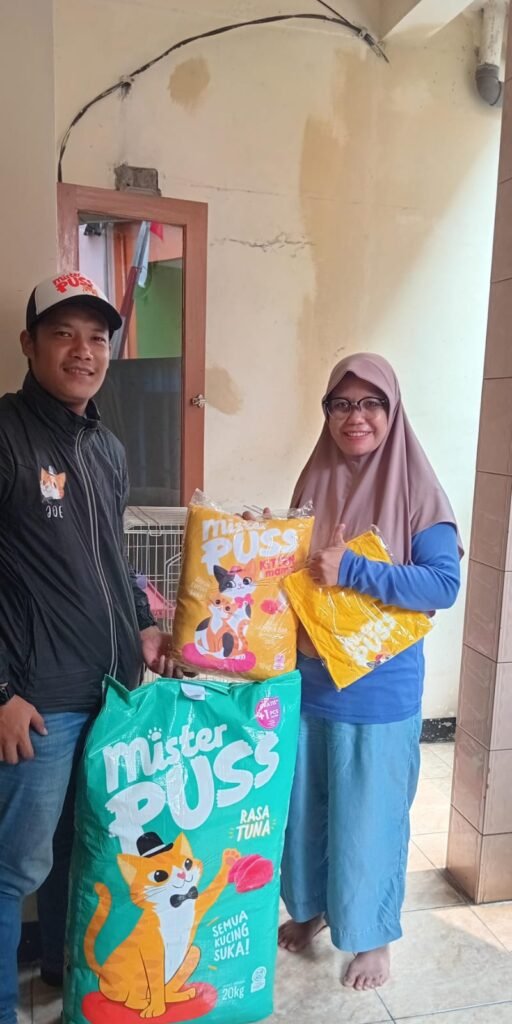 DONASI DARI MISTER PUSS UNTUK IBU NIA